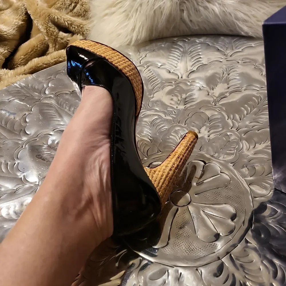 Expump black soft patent by Stuart Weitzman,  sz.7 med.